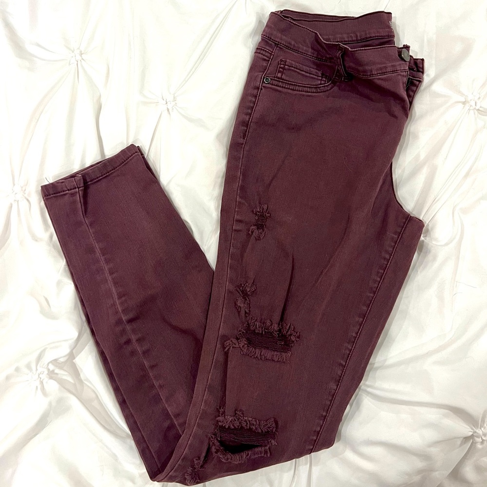New York & Company, Women’s Soho Legging Jeans in Distressed Eggplant. Size 10